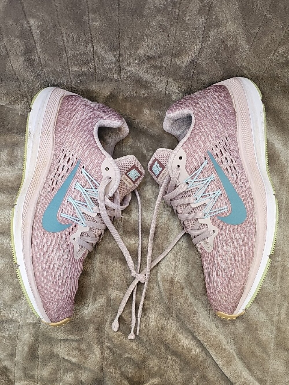 Nike Zoom Winflo 5 Women's Running Shoe - Dusty Rose with Teal Swoosh - Picture 4 of 11